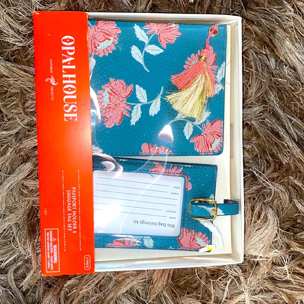 COPY - Passport Holder & Luggage Tag Set !